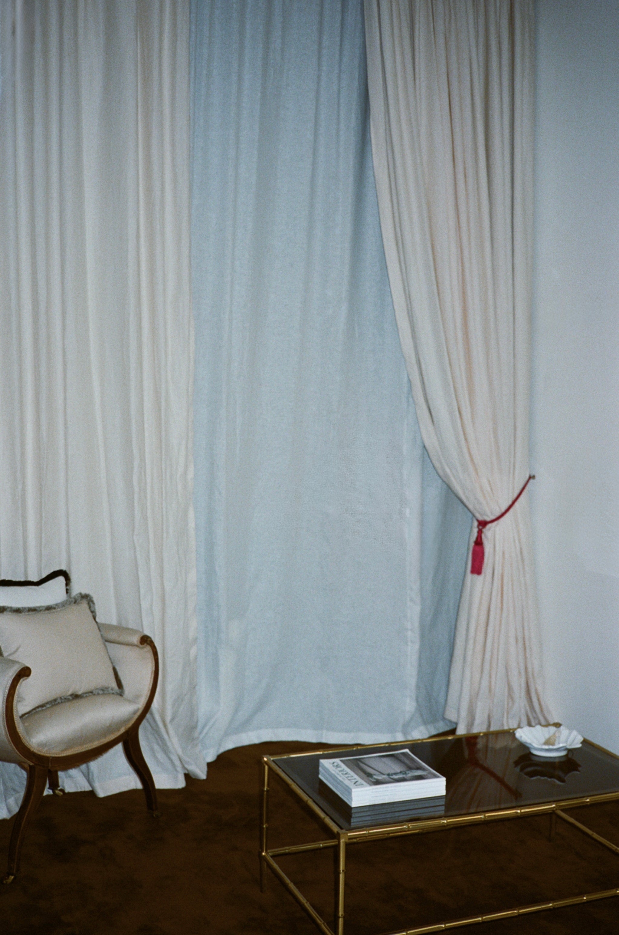 Fringed cushion in heavyweight linen - huddleston cream