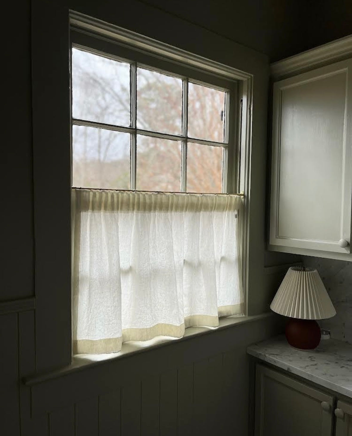 The cafe curtain - alvington linen with a pleated top