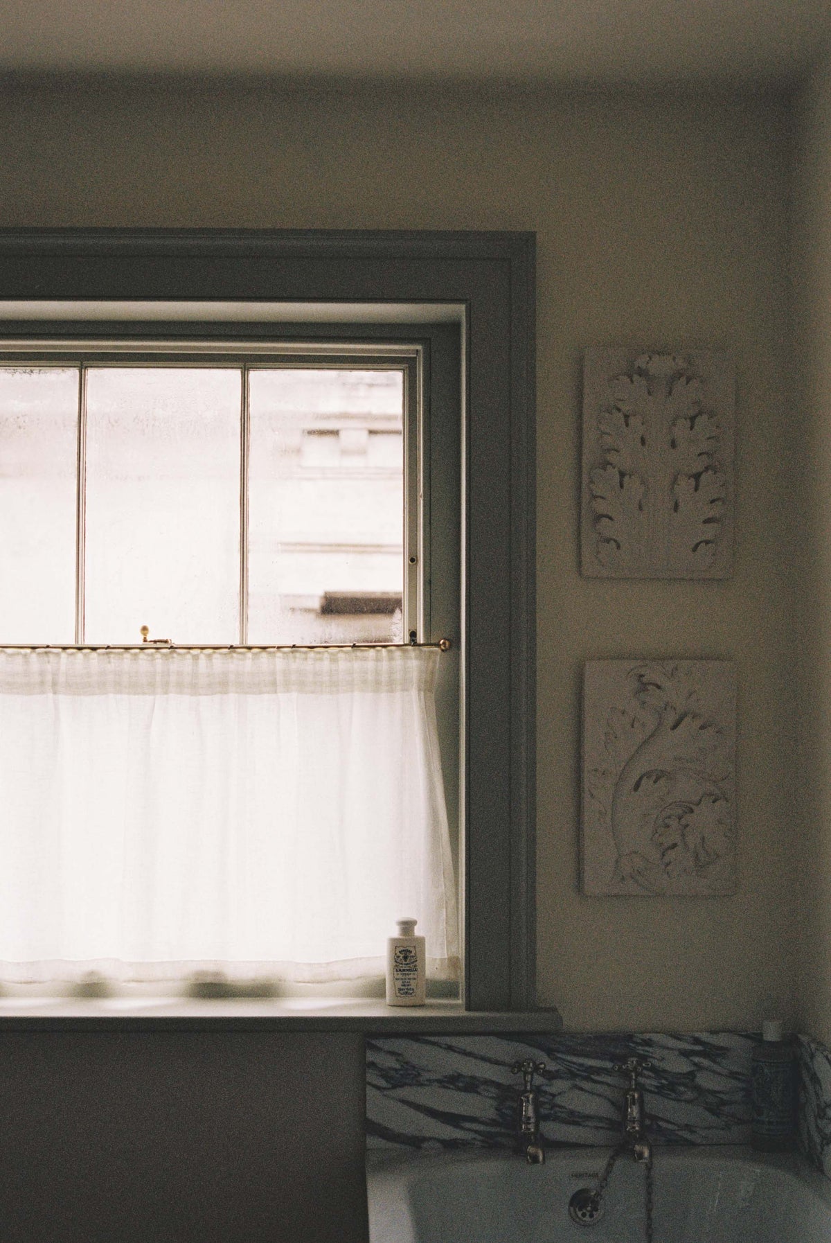 The cafe curtain - lightweight linen with a pleated top - elderfield turpentine