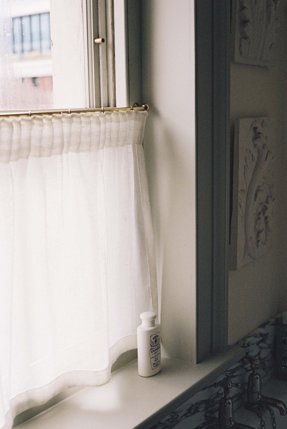 The cafe curtain - lightweight linen with a pleated top - elderfield turpentine