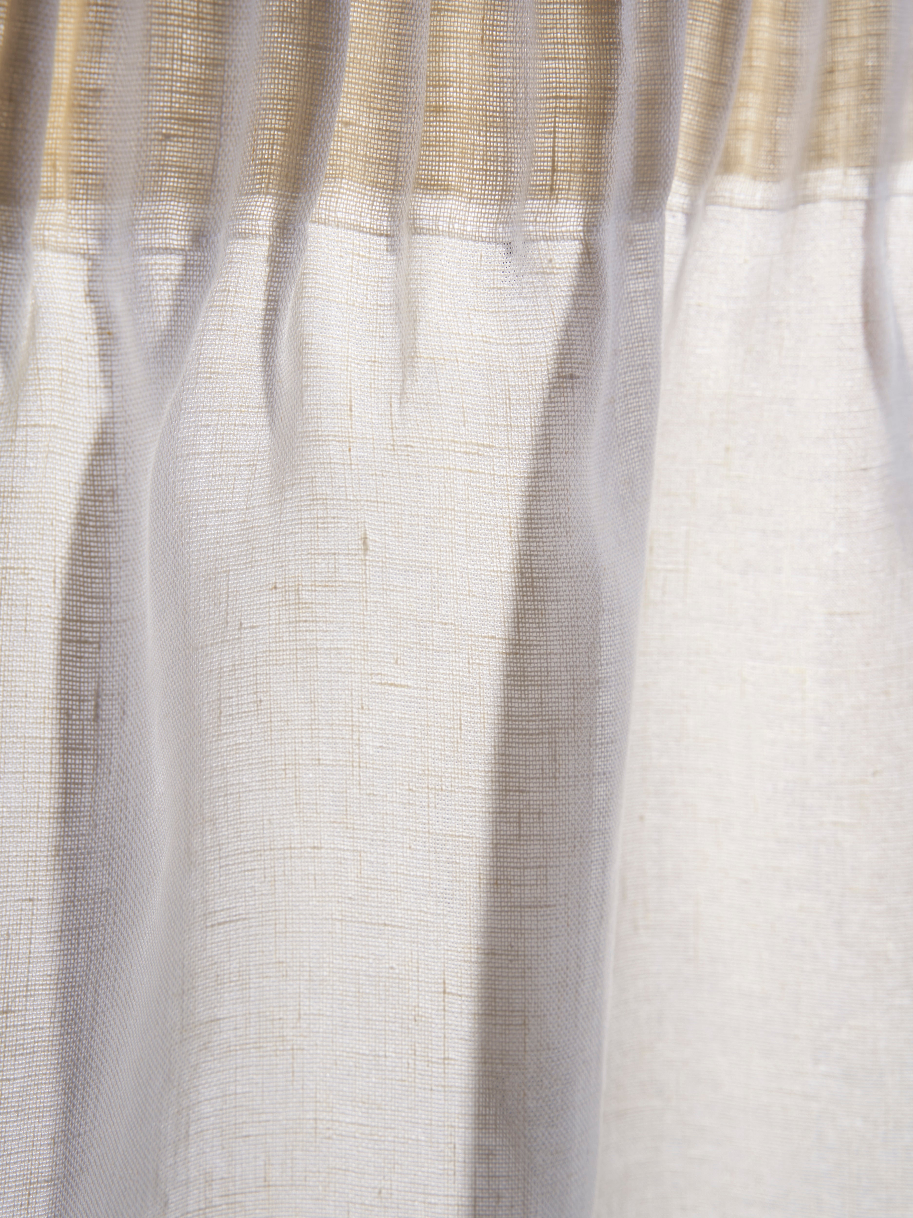 The cafe curtain - open weave Netto linen with a pleated top