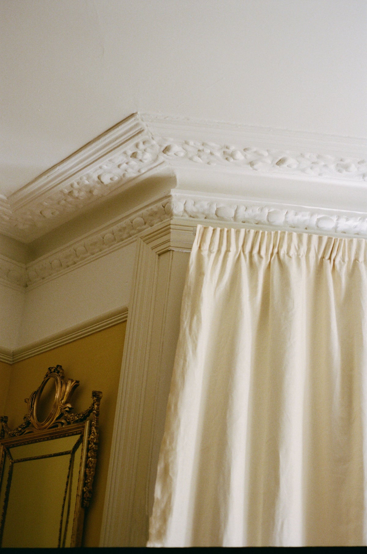 The blackout lined curtain - mediumweight linen - vellum