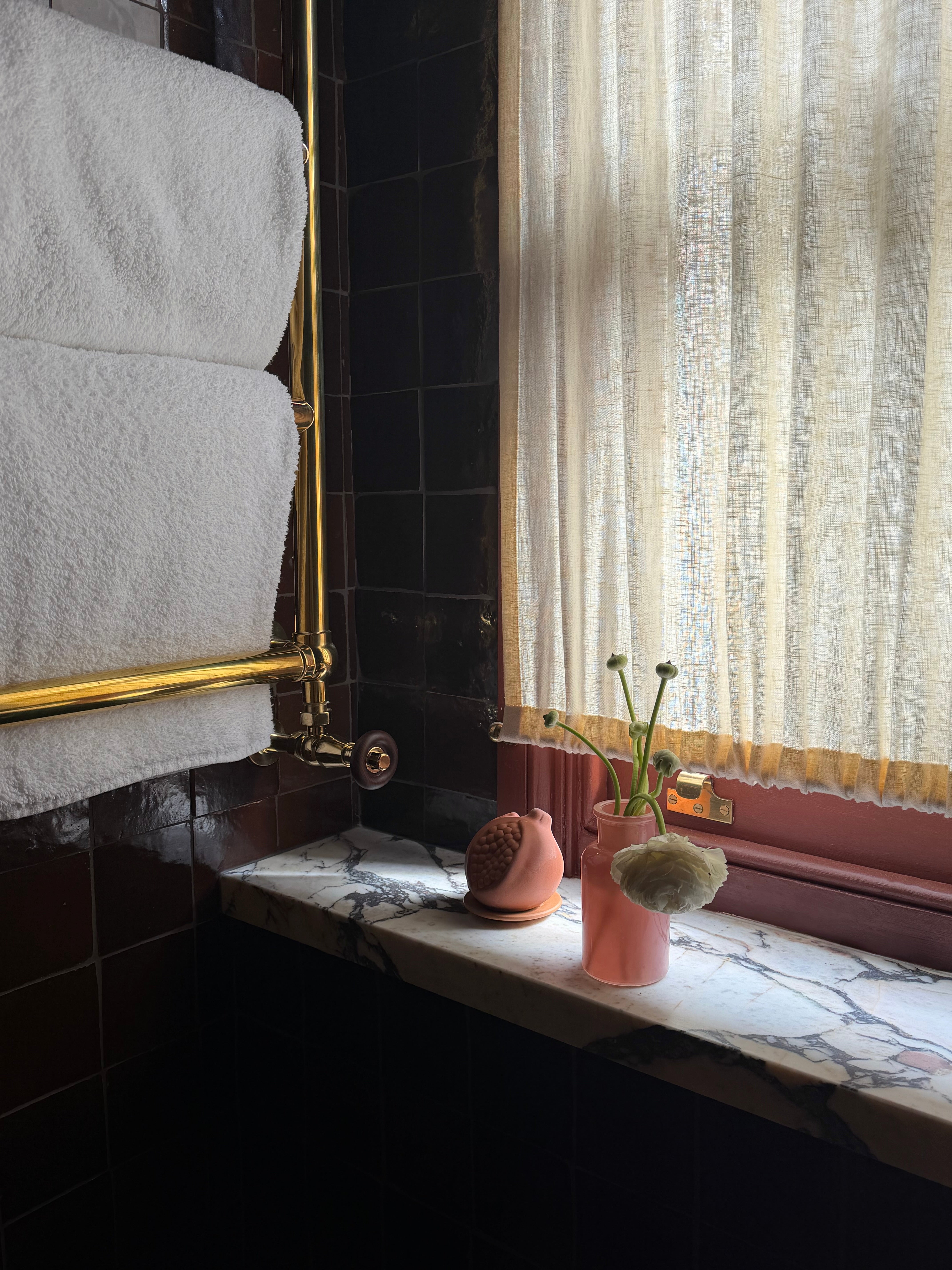 The cafe curtain - soft washed linen with a double pocket