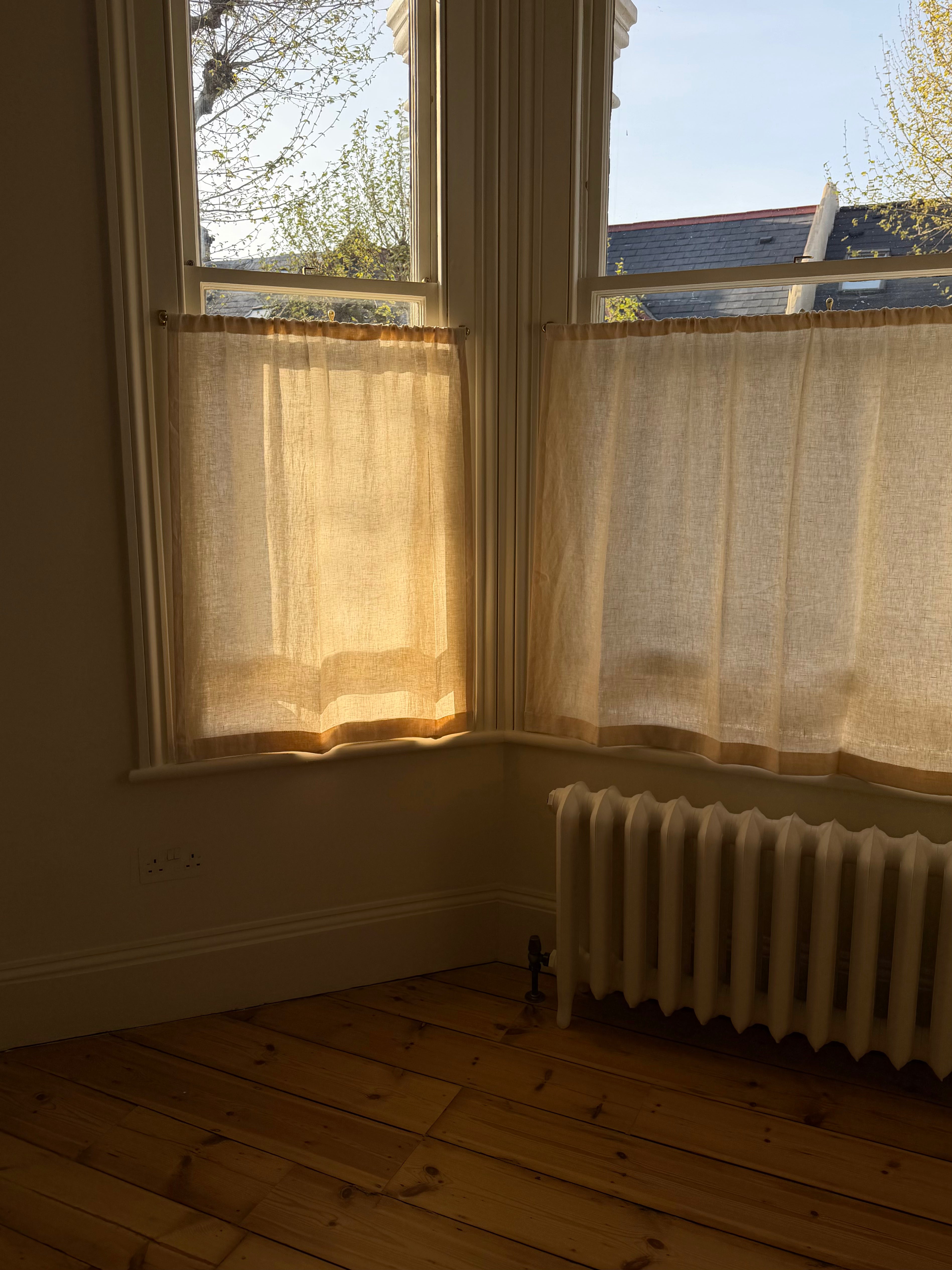 The cafe curtain - soft washed linen with a pocket top