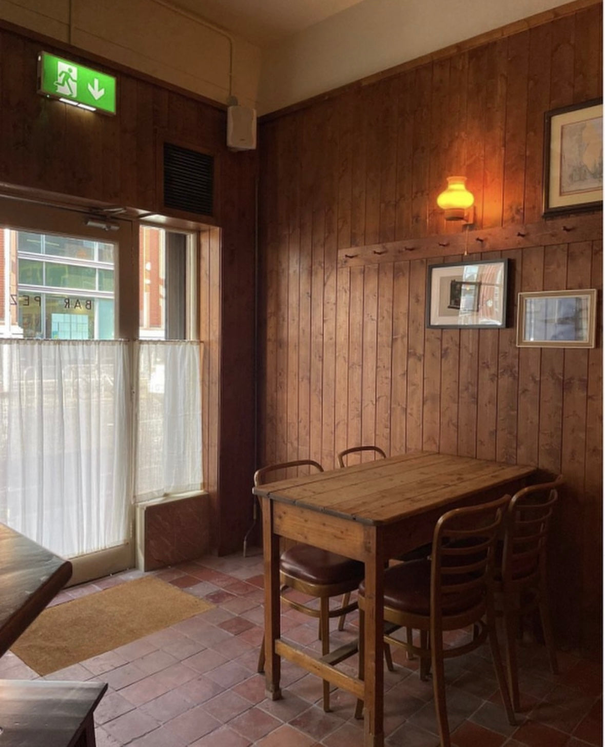 The cafe curtain - lightweight linen with a double pocket