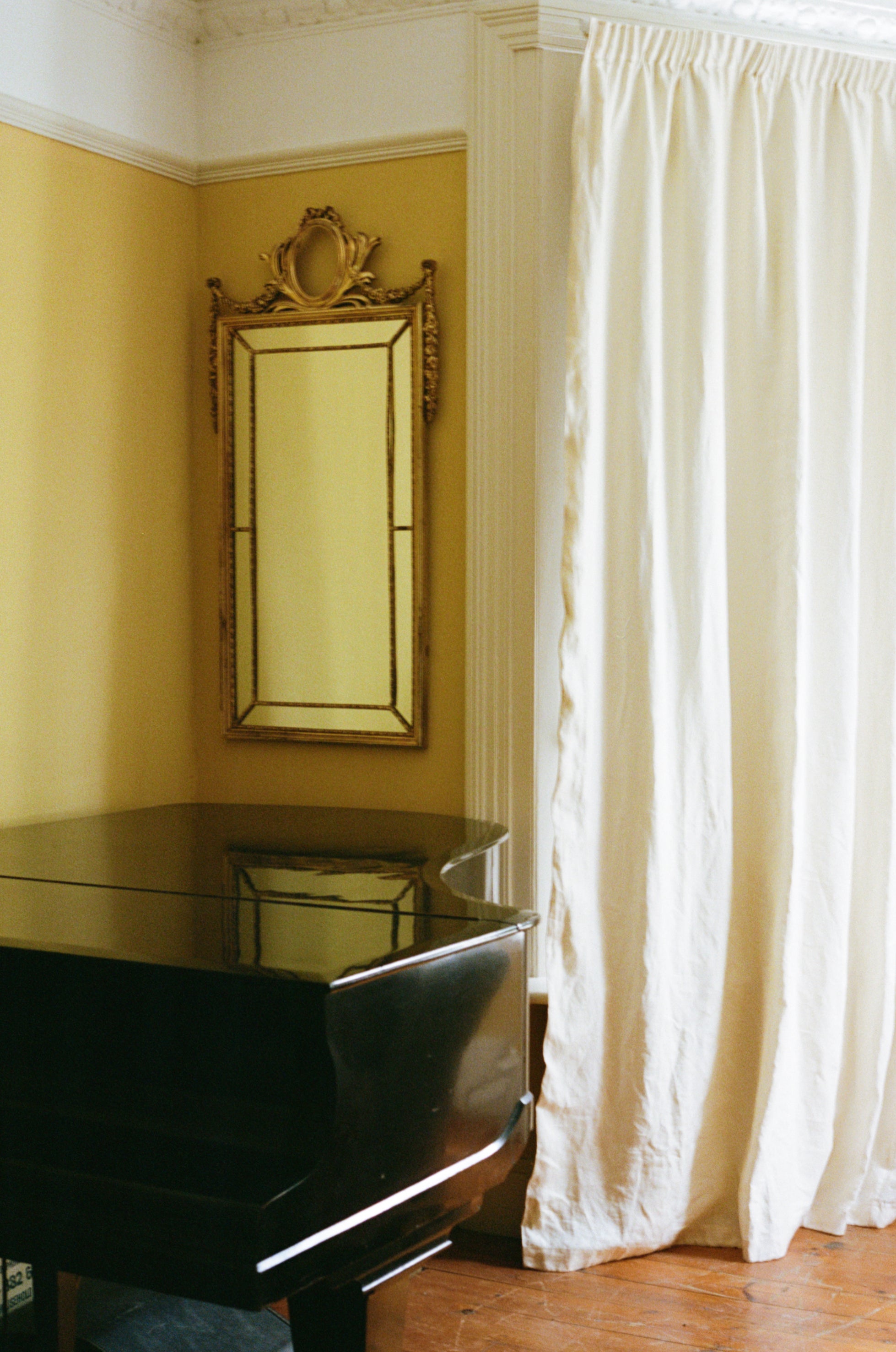 The blackout lined curtain - mediumweight linen