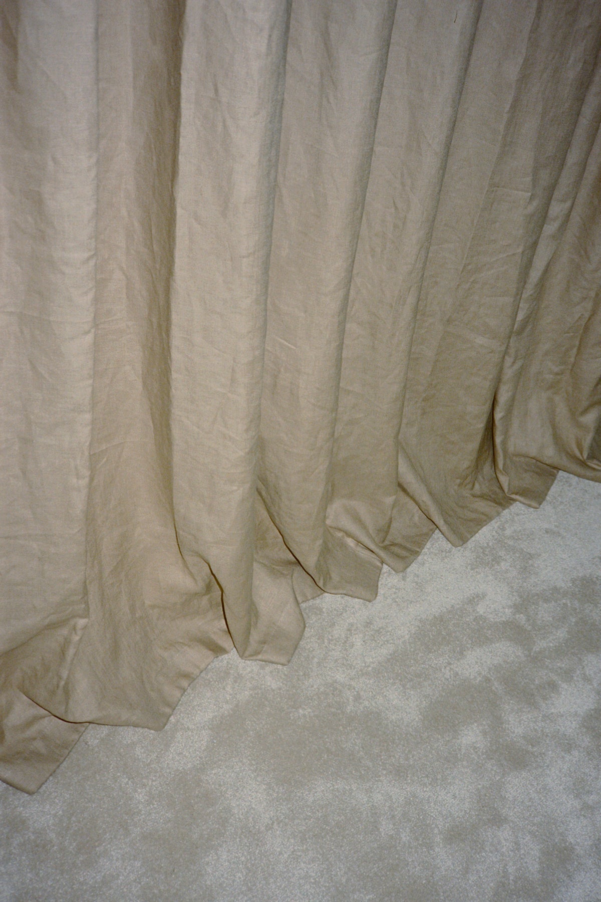 The blackout lined curtain - mediumweight linen - lute