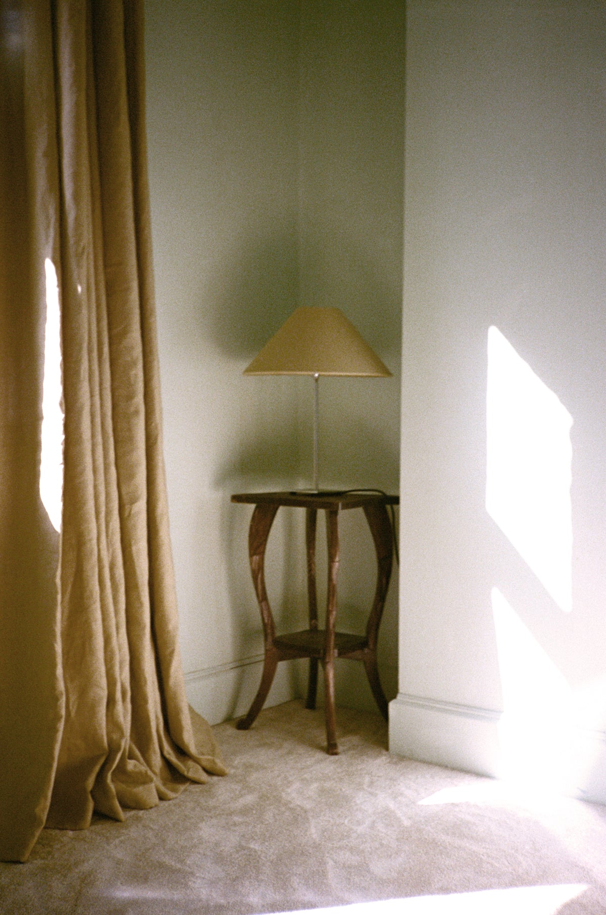 The blackout lined curtain - mediumweight linen - lute