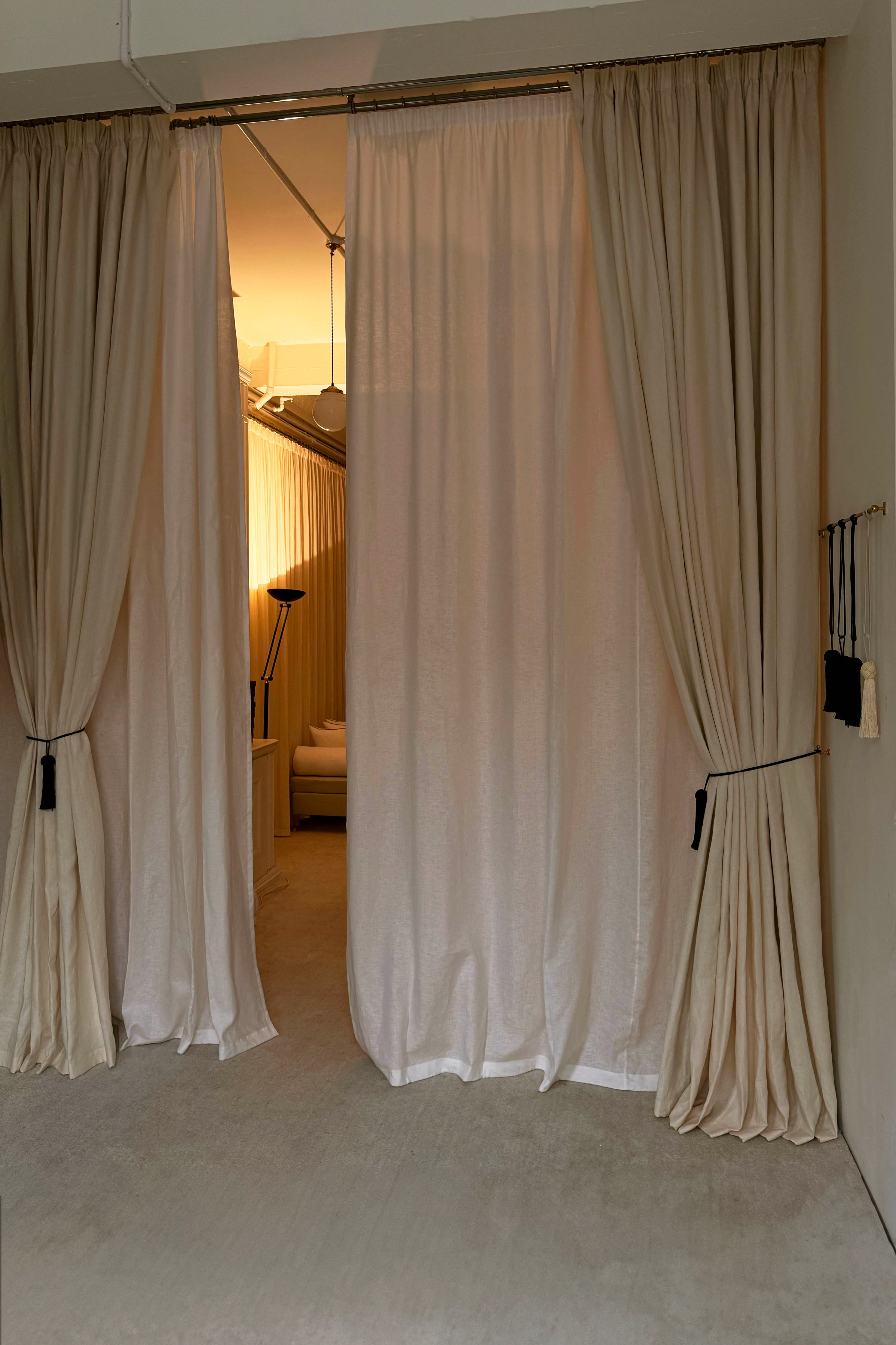 The blackout lined curtain - mediumweight linen
